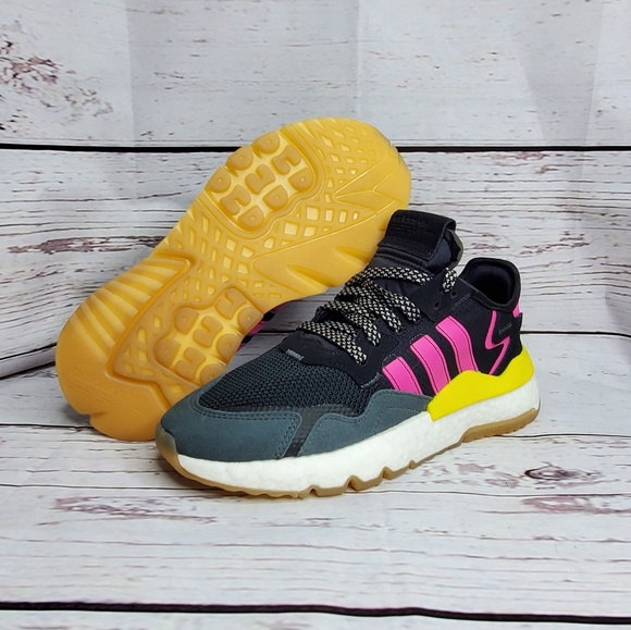 adidas nite jogger shock pink